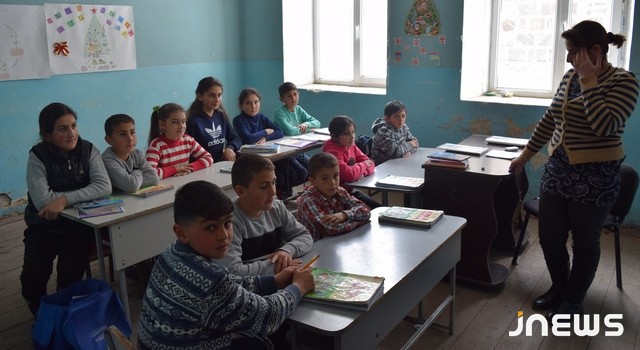 Здесь ученики учатся с подушками