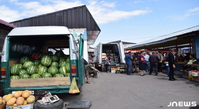 1000 лари штрафа за торговлю с машин на улицах