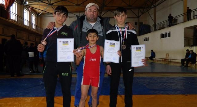 В Хашури прошел открытый чемпионат по борьбе