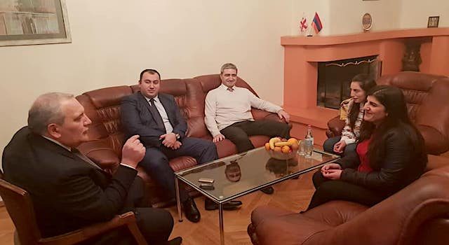 Студентка из Ниноцминды вернула найденные 37 000$