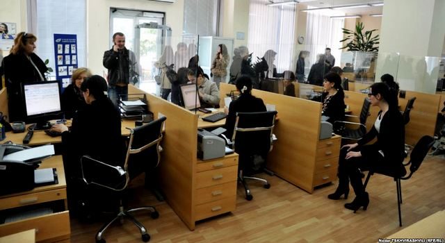 Фонд Иванишвили заплатит долги в банках 600 000 гражданам