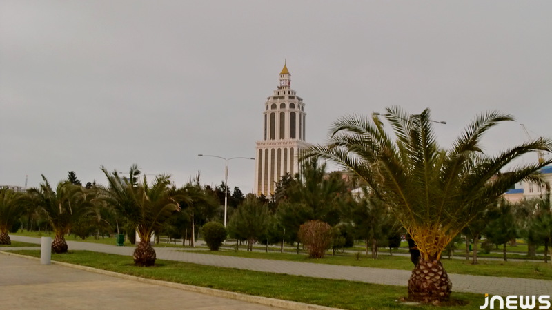 На бульваре Батуми продолжается демонтаж объектов на набережной