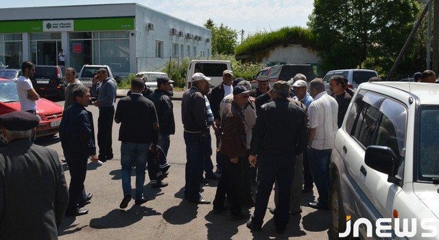 В Ниноцминда протестуют частные фермеры