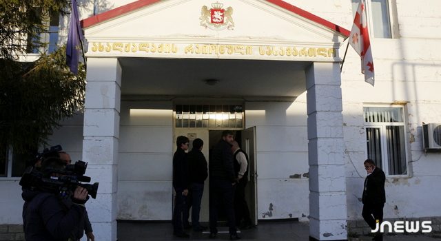 Мера пресечения для каждого обвиняемого – залог 3000 лари