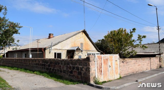 Продается дом с земельным участком (R)