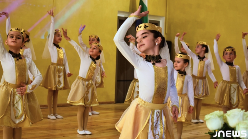 Ախալքալաքում երեխաները շնորհավորեցին կանանց՝ մարտի 8-ը ստեղծագործական համերգով