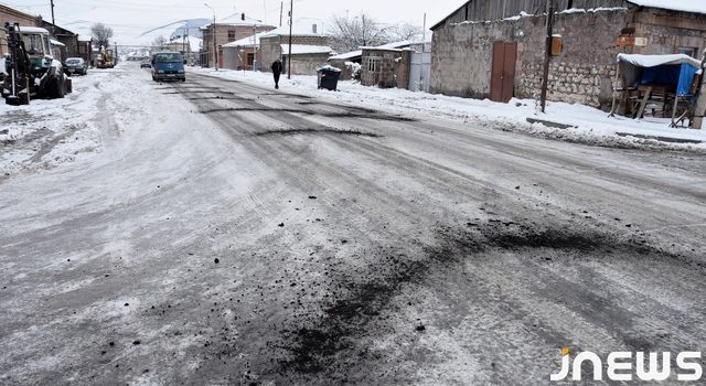 Гололед усложняет транспортное движение в Ахалкалаки