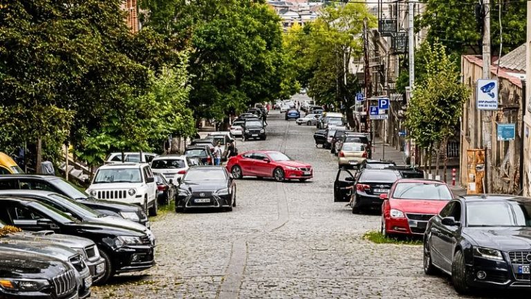 Брусчатку на улице А. Чавчавадзе в Тбилиси заменят асфальтом