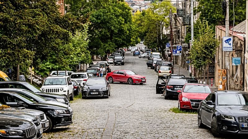 Брусчатку на улице А. Чавчавадзе в Тбилиси заменят асфальтом