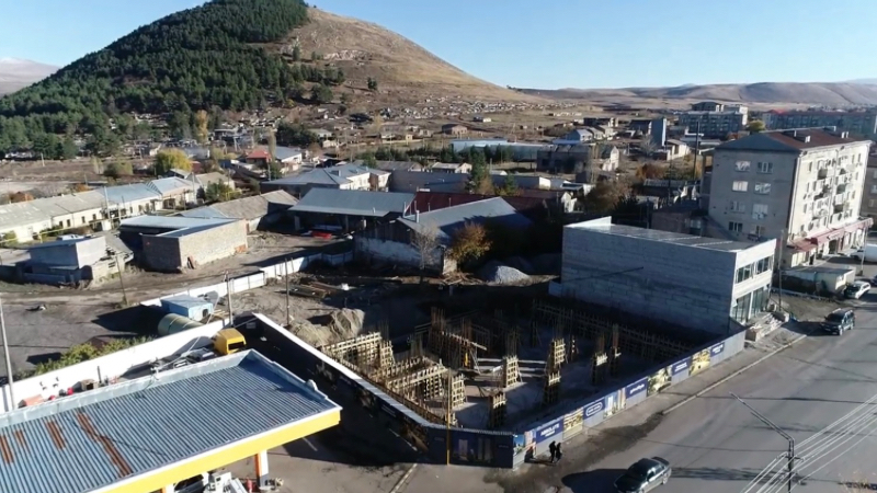 Подземные этажи нового высотного здания в Ахалкалаки почти готовы (R)