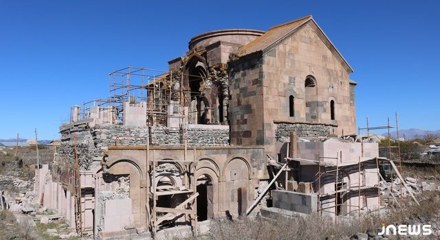 Реставрация собора Кумурдо в процессе