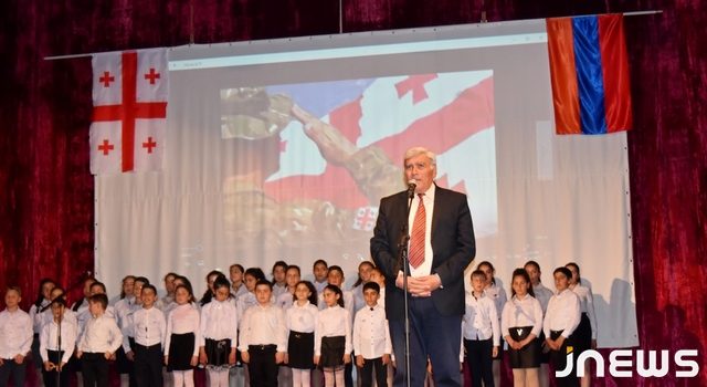 Концертный и футбольный День независимости в Ниноцминда