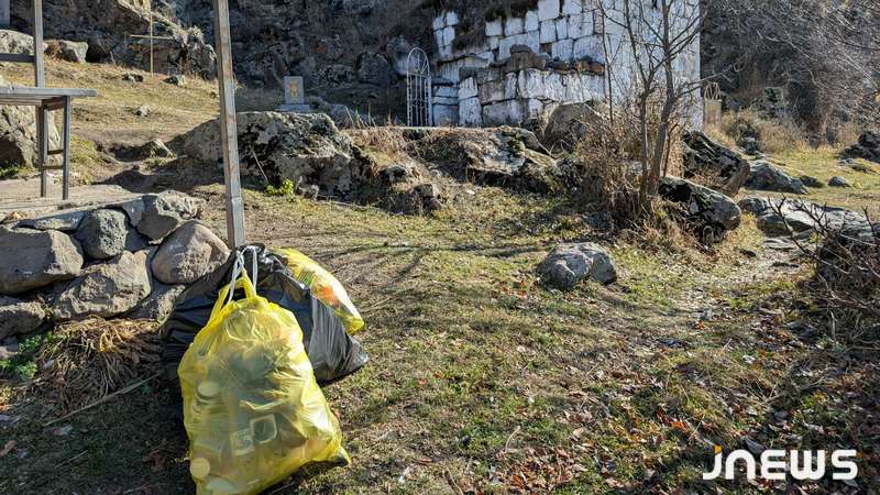 «Ճգնավոր» սրբատեղին վերածվել է աղբանոցի (Photo)