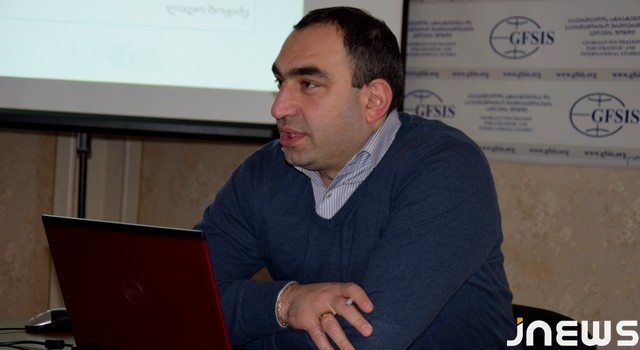 Женщина во власти и вне