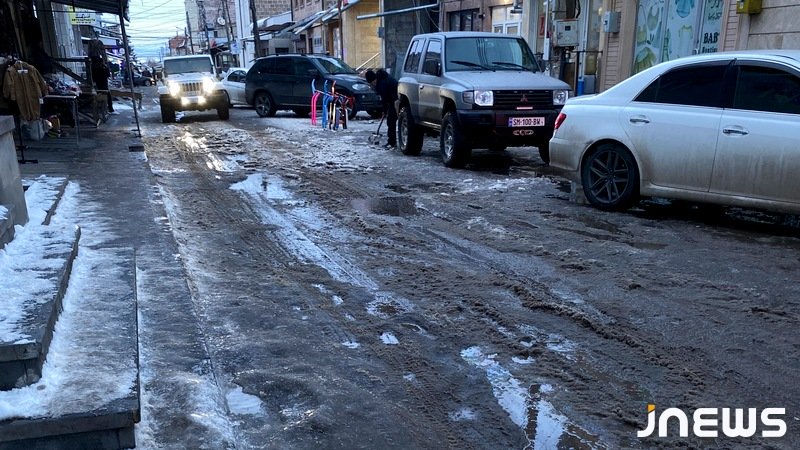 Ախալքալաք քաղաքի մայթերի ձնամաքրման խնդիրը