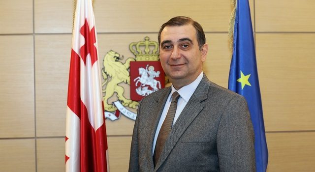 В Грузии «слушают учителей»