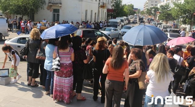 На представление, как на работу