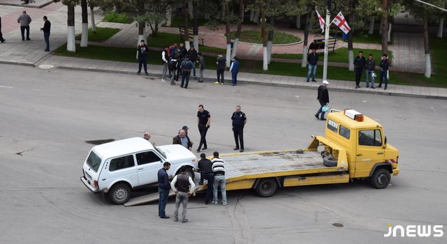 Автомобили, припаркованные на тротуаре или «зебре», увезут на штрафстоянку