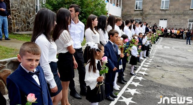 В Грузии начинается регистрация первоклассников