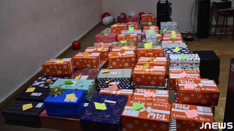Կարմիր Խաչի Ախալքալաքի գրասենյակը երեխաներին նվերներ է բաժանել