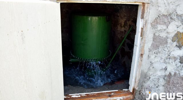 В Ахалкалаки действует беззатратная водяная помпа