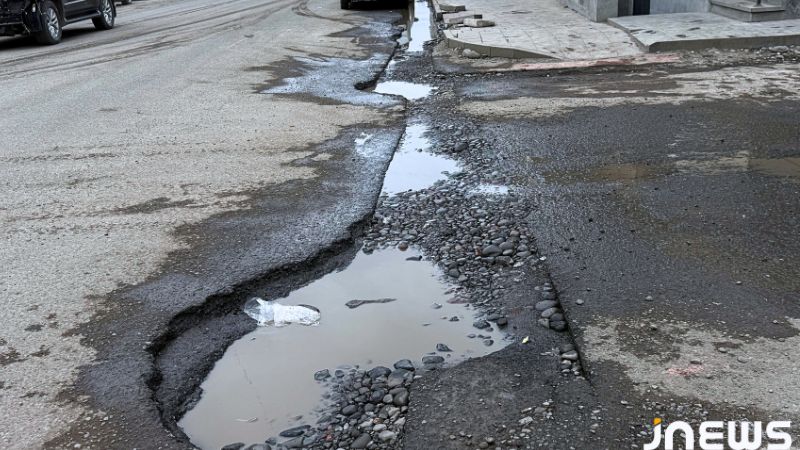 Ямы «расцвели» раньше срока