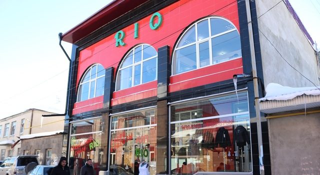 Требуется продавщица в торговом центре RIO (R)