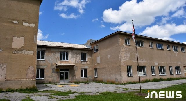 “Враг” не даёт школе вздохнуть спокойно