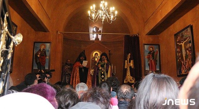 Освящение новой церкви и празднование Пасхи в Гумбурдо