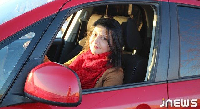 Красный автомобиль разрушает стереотипы в Орджа