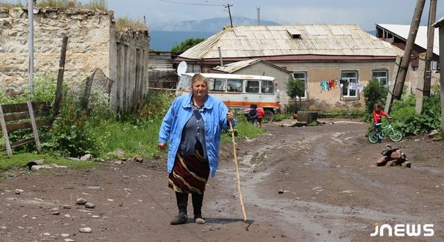 Одиночество под обвисшим потолком