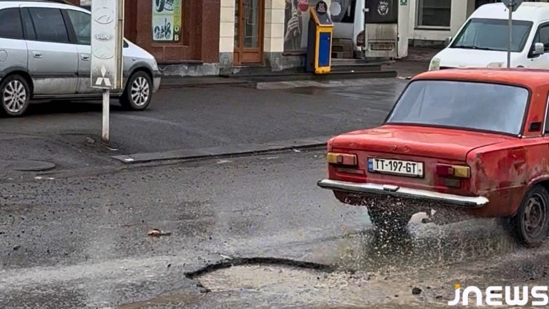 В «ловушку» на Агмашенебели попали около 10 водителей