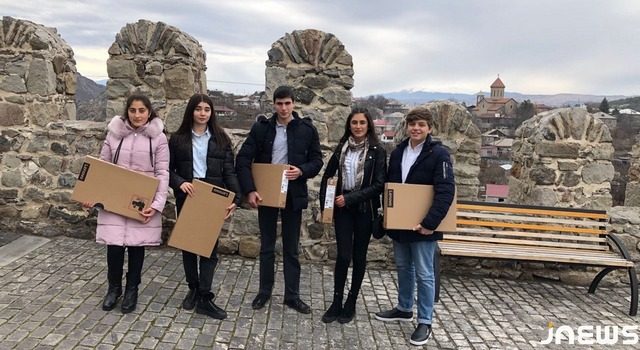 Отличники Ахалкалаки получили «Свои первые компьютеры»