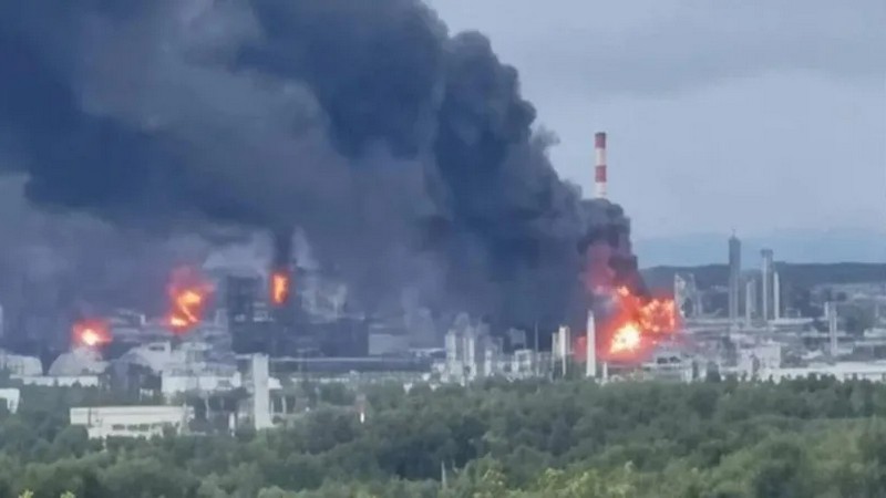 НПЗ «Лукойла» в России приостановили работу после атак дронов