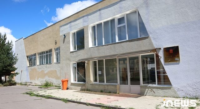 Месячный отпуск бассейна, затягивающийся на месяцы