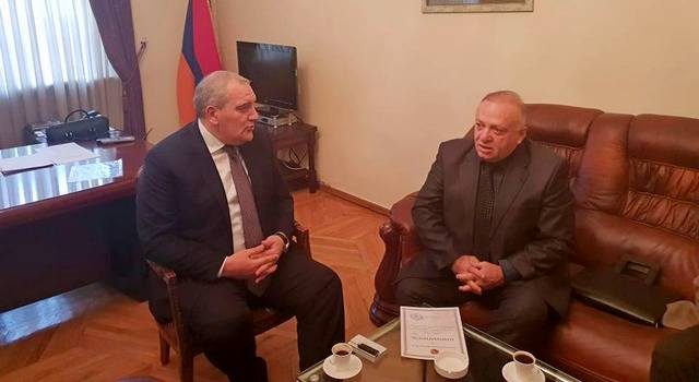 Грузинский доктор был награжден грамотой посольства