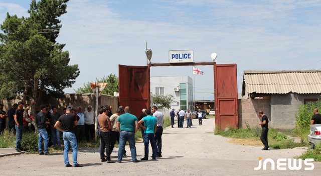 Жители Вачиана требуют найти соучастников преступления