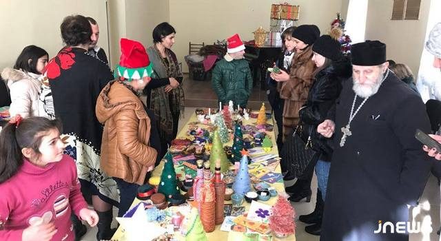 Выставка-продажа работ детей с ограниченными возможностями