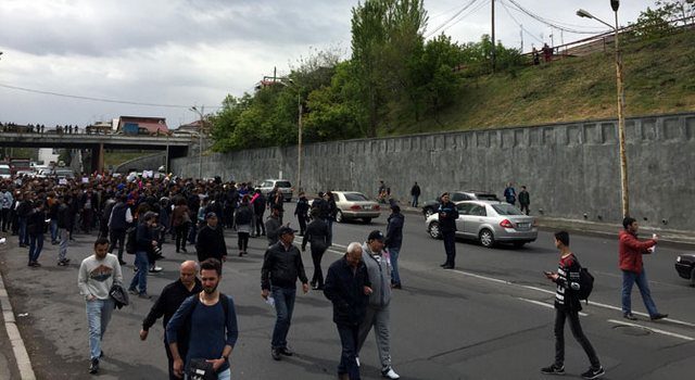 Понедельник начался со студенческой забастовки
