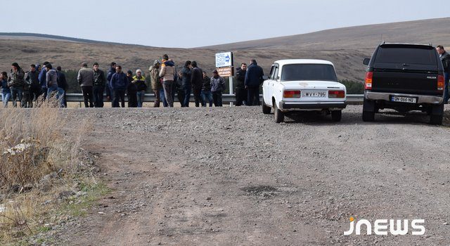 Дадешцы освободили трассу в ожидании встречи