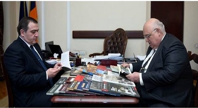 Посол подарил книги на грузинском языке