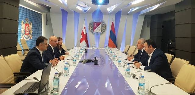 Посол Армении встретился с министром финансов Грузии