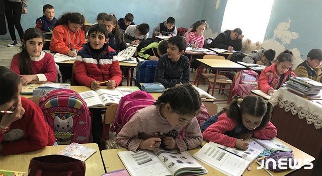 В Грузии зарплаты педагогов школ выросли на 100 лари