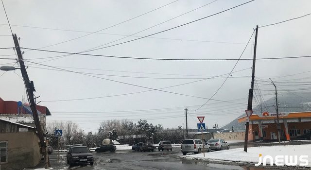 Сильный ветер создаёт обрывы на линиях электропередач