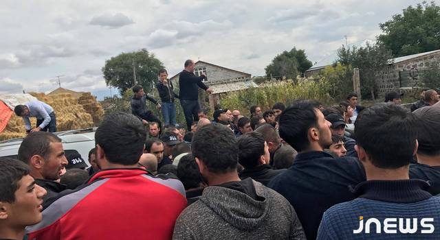 Инцидент в Гумбурдо между жителями и полицейскими