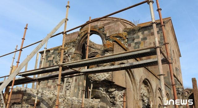 Укрепляется основание церкви в Гумбурдо