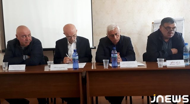 Женщины представили кандидатам свои проблемы