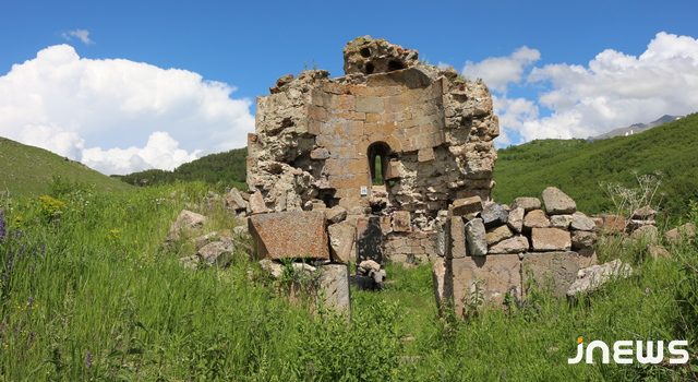 Официально – Мегреки, для местных жителей – Сурб Ованнес села Ихтила