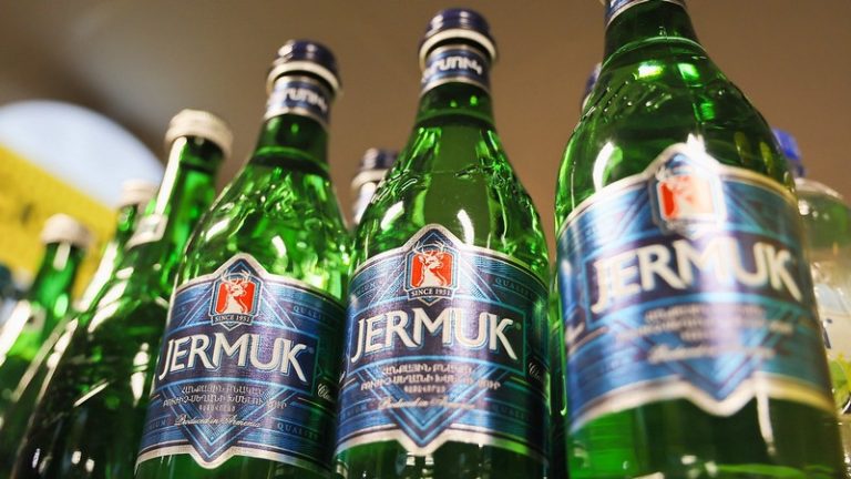 Россия полностью приостановила импорт и продажу армянской минеральной воды «Джермук»