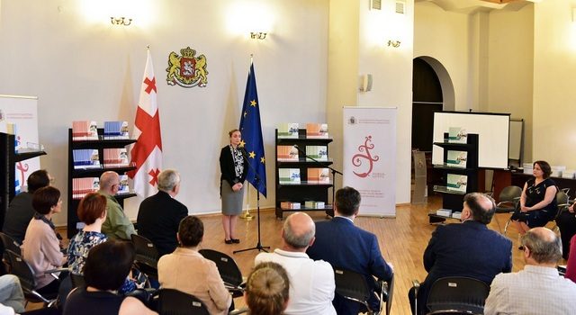 Специализированные учебники для национальных меньшинств